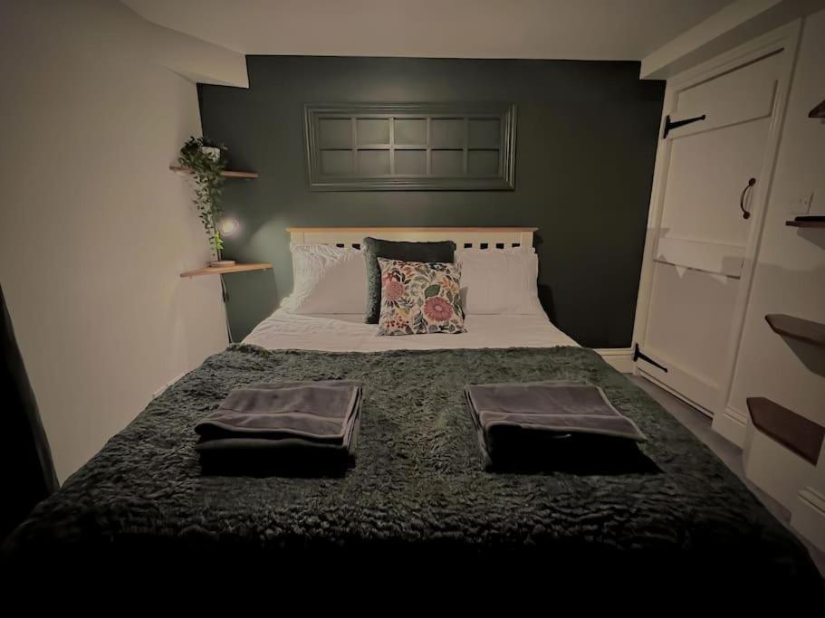 Period Apartment, Great Views, In Heart Of Town. Bradford-On-Avon Buitenkant foto