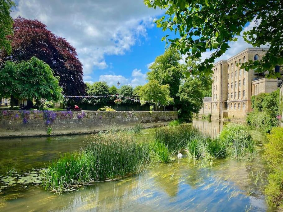 Period Apartment, Great Views, In Heart Of Town. Bradford-On-Avon Buitenkant foto