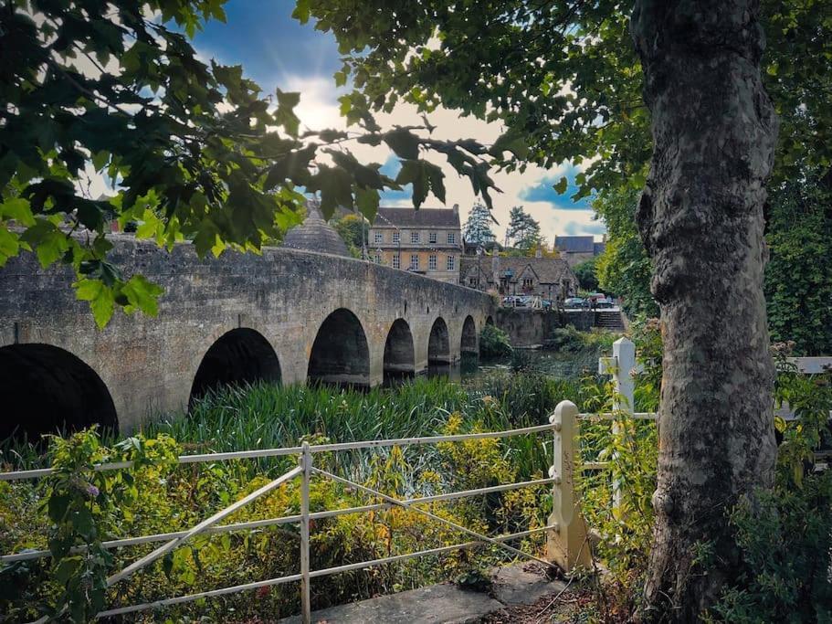 Period Apartment, Great Views, In Heart Of Town. Bradford-On-Avon Buitenkant foto