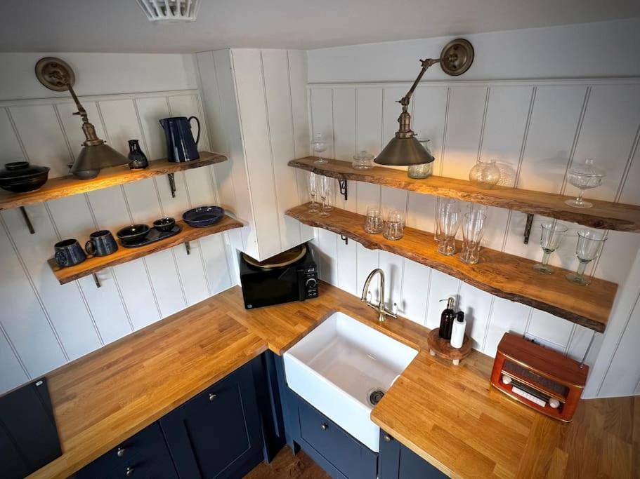 Period Apartment, Great Views, In Heart Of Town. Bradford-On-Avon Buitenkant foto