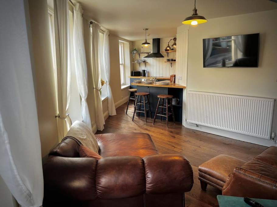 Period Apartment, Great Views, In Heart Of Town. Bradford-On-Avon Buitenkant foto